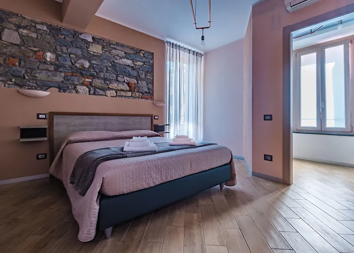 Via Venezia 76 3* La Spezia